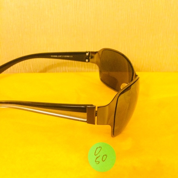 Accessories - RETRO Dark lens 400 UV sunglasses (050) NWOT